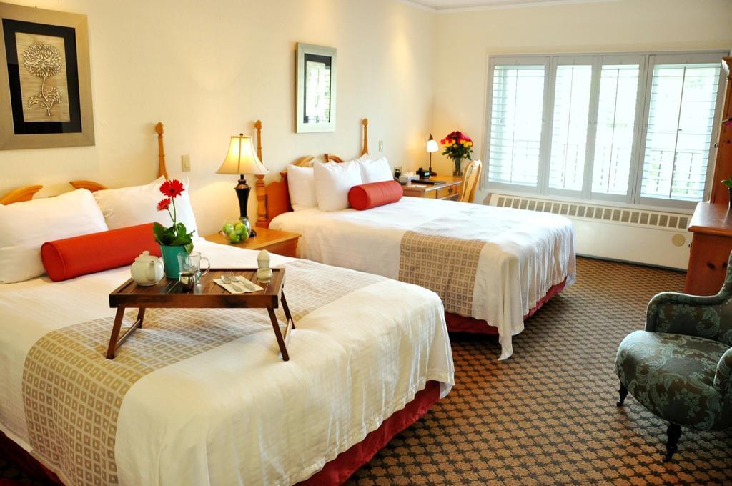 Zimmer mit 2 Queensize-Betten