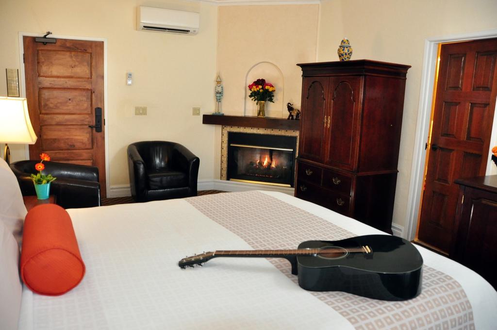 Deluxe Zimmer mit Kingsize-Bett und Balkon