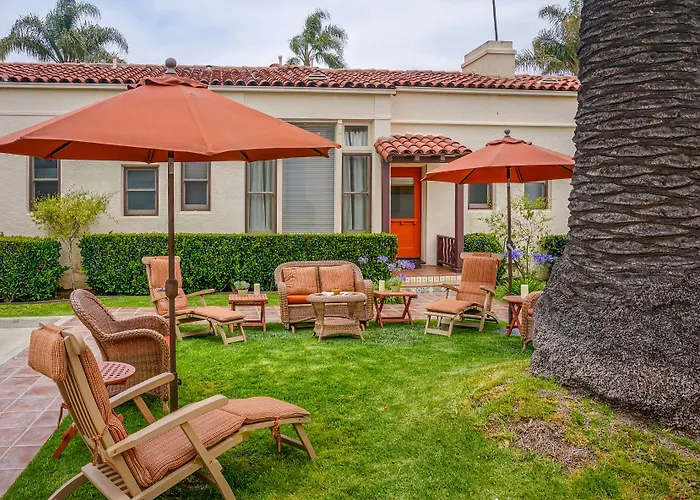 Harbor House Inn